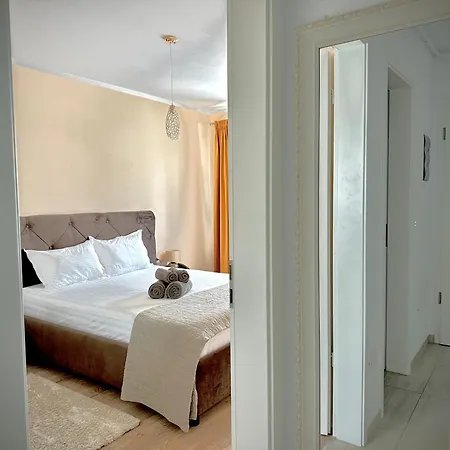 4friendscoresibrasov Red Apartment Brasov